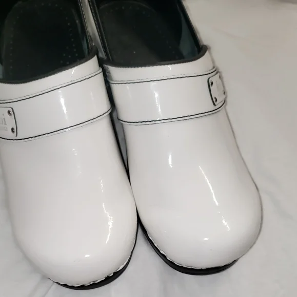 Koi Women's White and Black Clogs - Picture 6 of 12